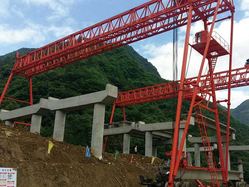 双梁桁架门式起重机